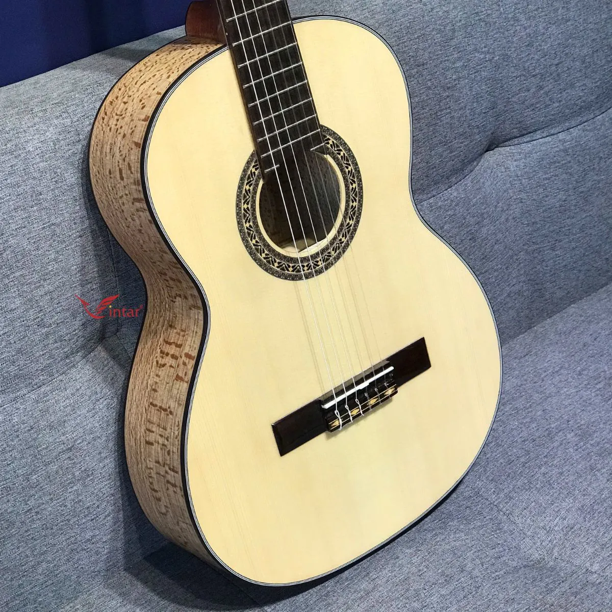 C6T - ĐÀN GUITAR CLASSIC GỖ SỒI PHÁP CAO CẤP DÁNG TRÒN CỔ ĐIỂN
