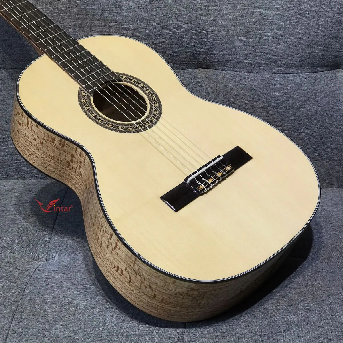 C6T - ĐÀN GUITAR CLASSIC GỖ SỒI PHÁP CAO CẤP DÁNG TRÒN CỔ ĐIỂN