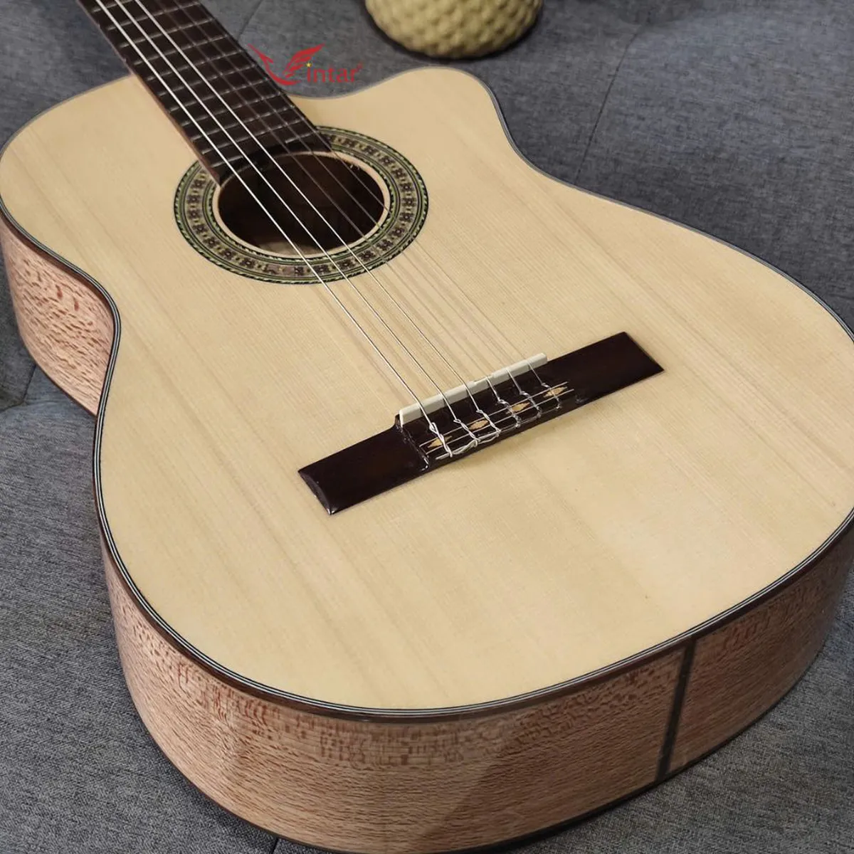C6K GUITAR CLASSIC GỖ SỒI PHÁP LƯNG 3 MẢNH