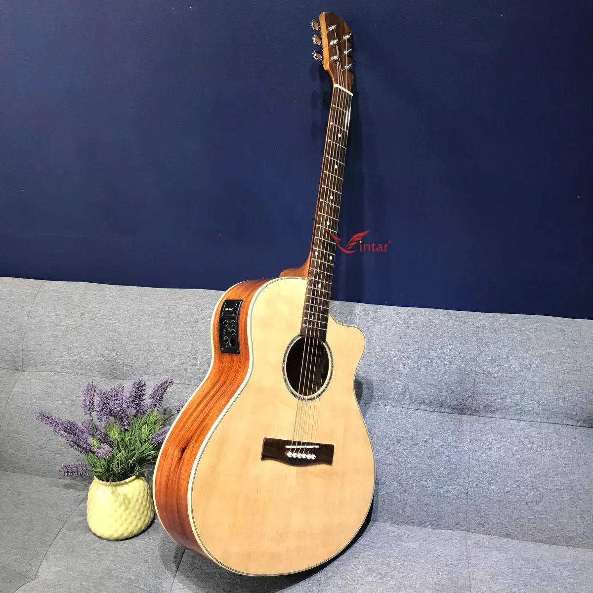 A2 EQ B52 - ĐÀN GUITAR GỖ HỒNG ĐÀO MẶT THÔNG CÓ EQ BIGBANG B52