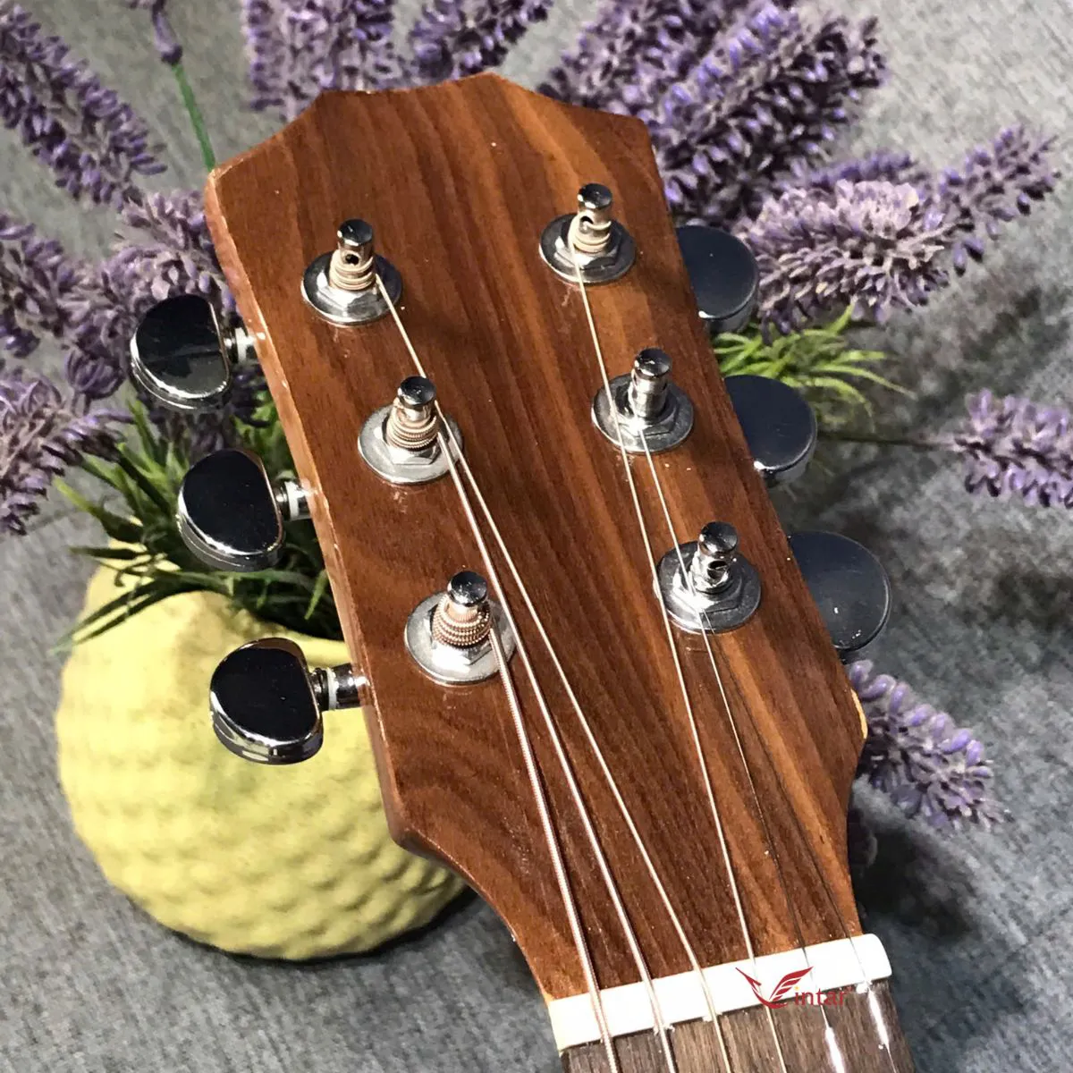 A2 EQ B52 - ĐÀN GUITAR GỖ HỒNG ĐÀO MẶT THÔNG CÓ EQ BIGBANG B52