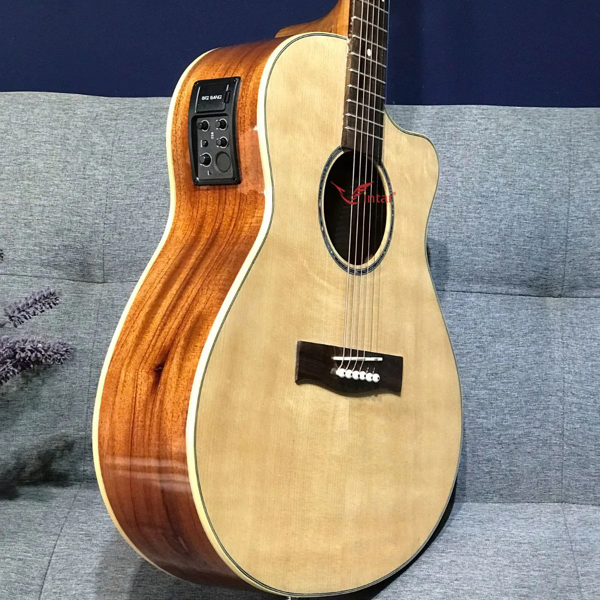 A2 EQ B52 - ĐÀN GUITAR GỖ HỒNG ĐÀO MẶT THÔNG CÓ EQ BIGBANG B52