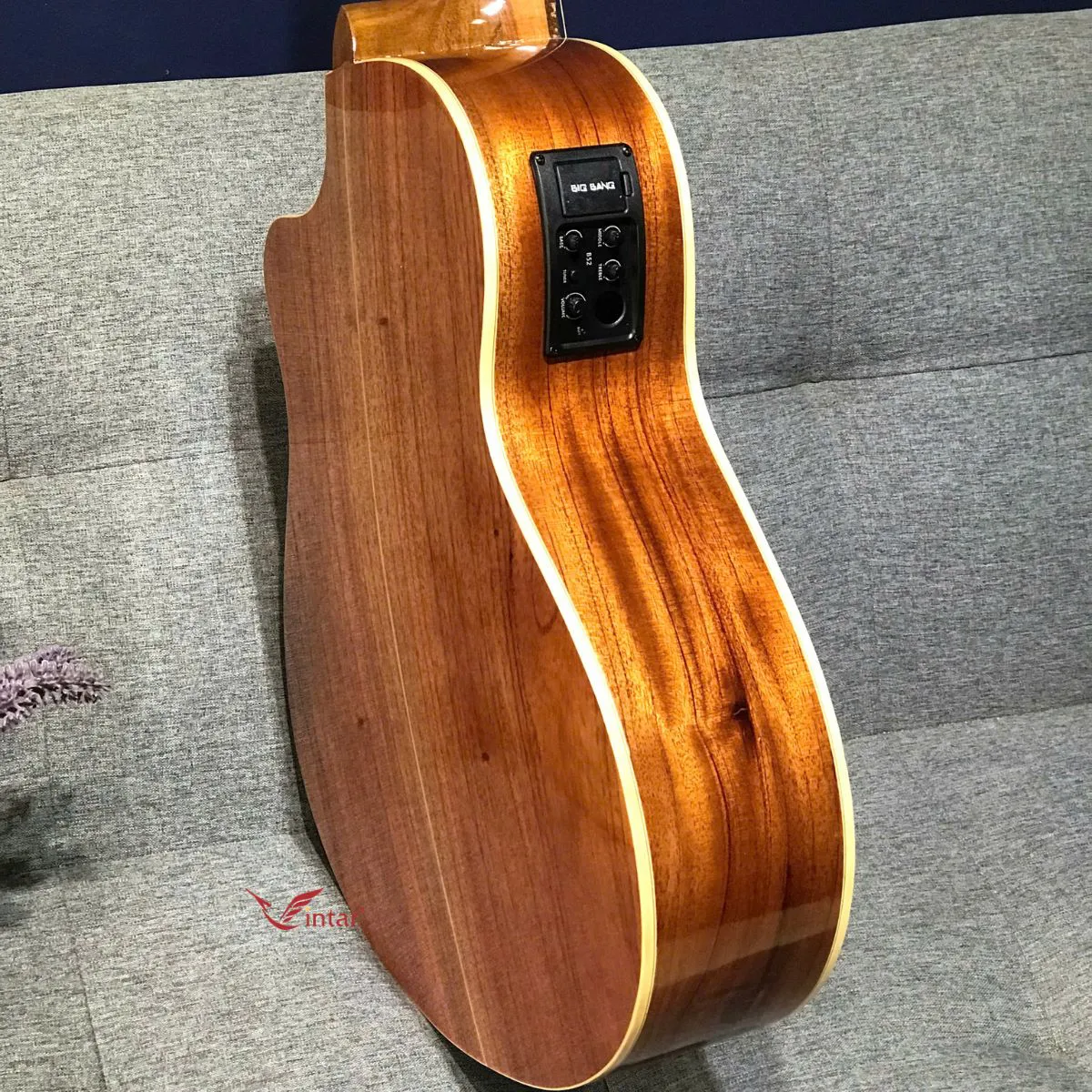 A2 EQ B52 - ĐÀN GUITAR GỖ HỒNG ĐÀO MẶT THÔNG CÓ EQ BIGBANG B52