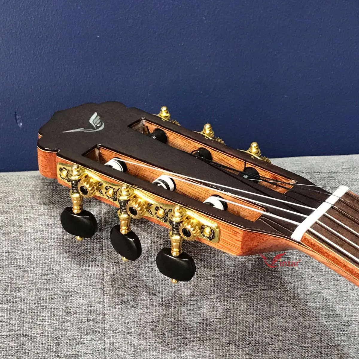 VINTAR V300 GUITAR CLASSIC CẨM ẤN CAO CẤP DÁNG KHUYẾT