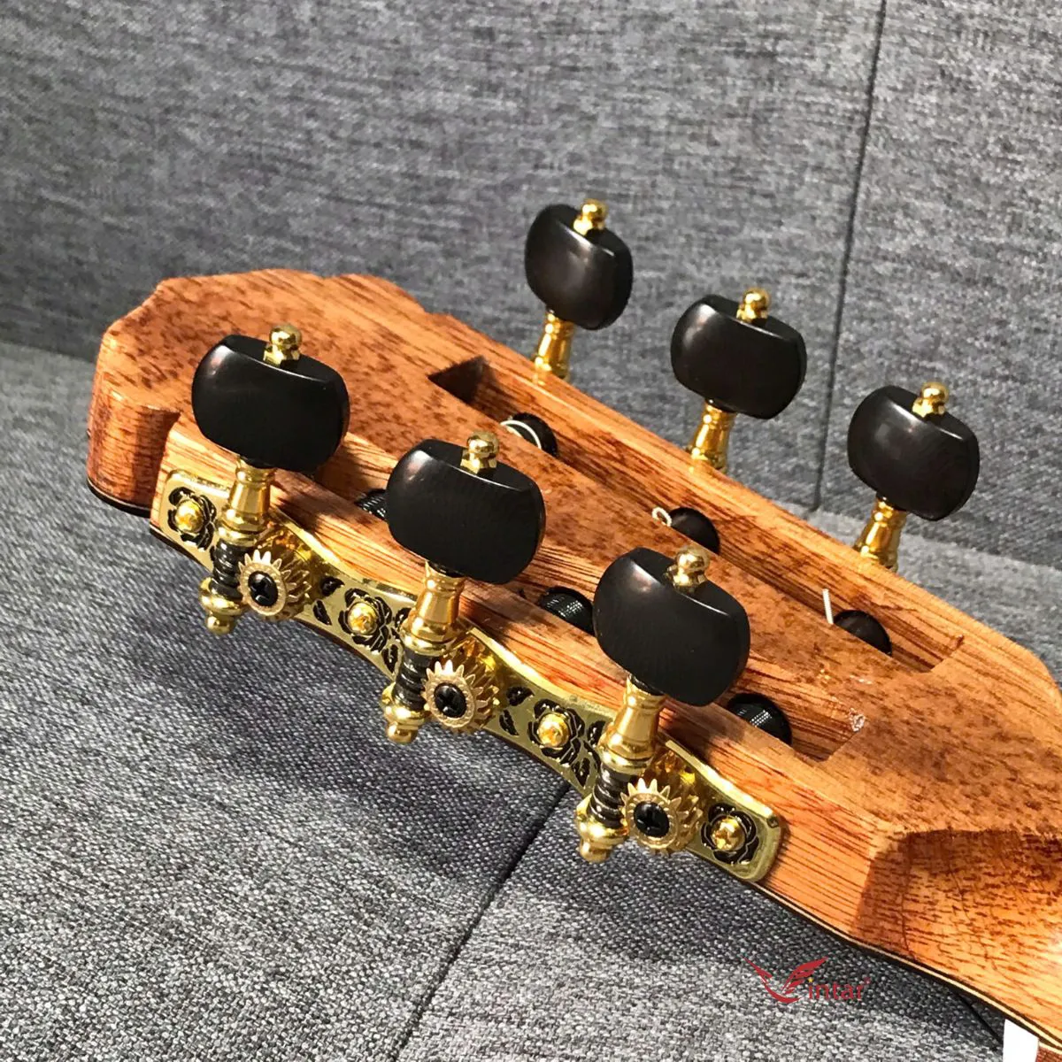 VINTAR V300 GUITAR CLASSIC CẨM ẤN CAO CẤP DÁNG KHUYẾT