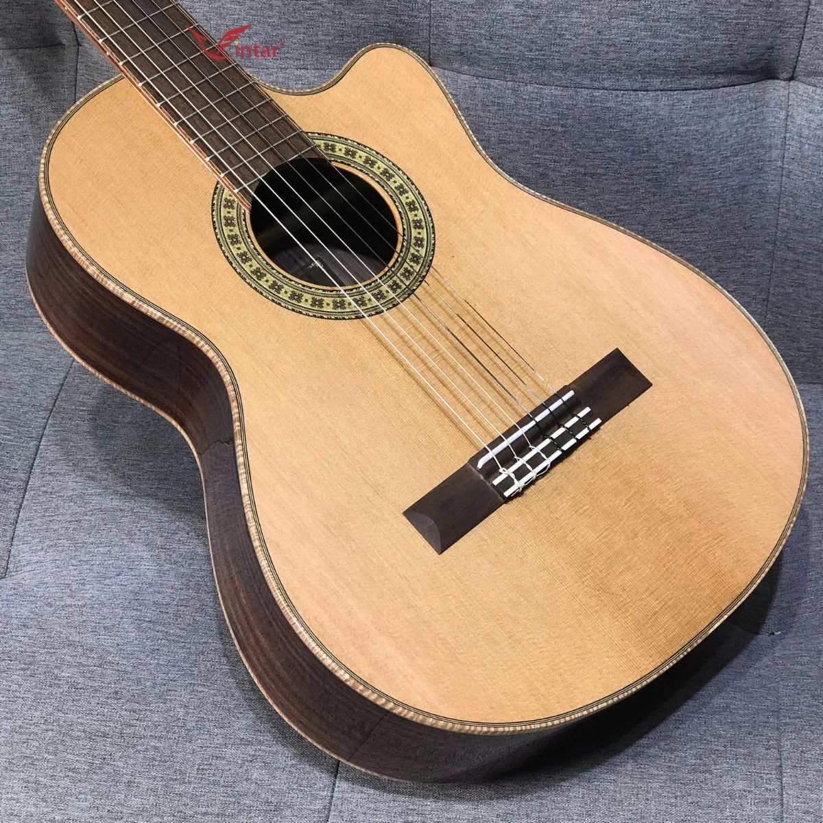 VINTAR V300 GUITAR CLASSIC CẨM ẤN CAO CẤP DÁNG KHUYẾT