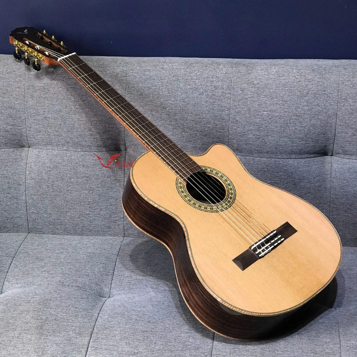 VINTAR V300 GUITAR CLASSIC CẨM ẤN CAO CẤP DÁNG KHUYẾT