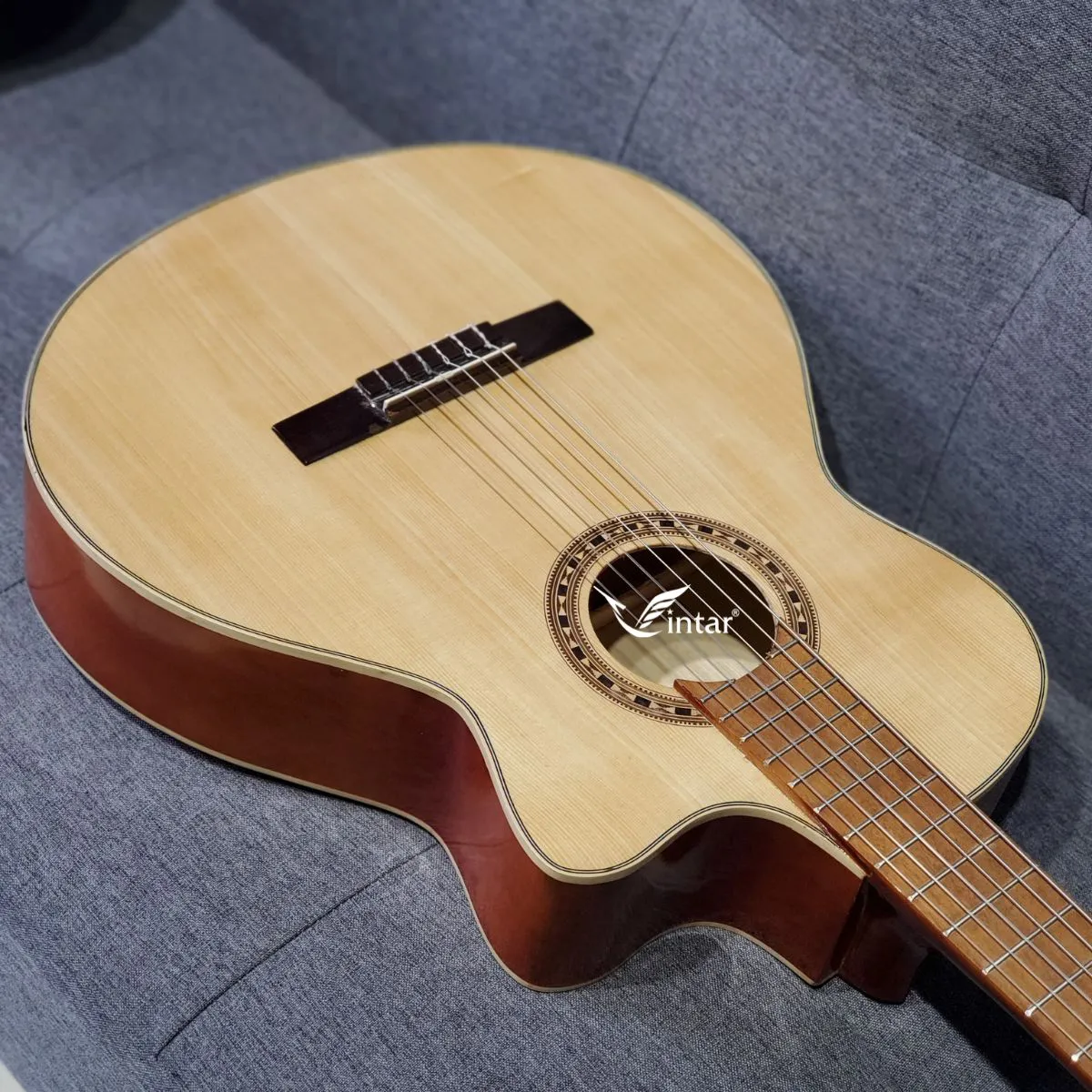 C1K - ĐÀN GUITAR CLASSIC TẬP CHƠI DÁNG KHUYẾT