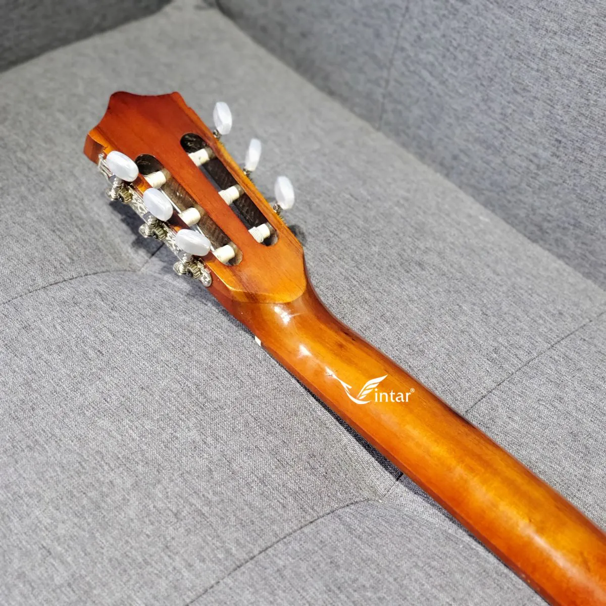 C1K - ĐÀN GUITAR CLASSIC TẬP CHƠI DÁNG KHUYẾT