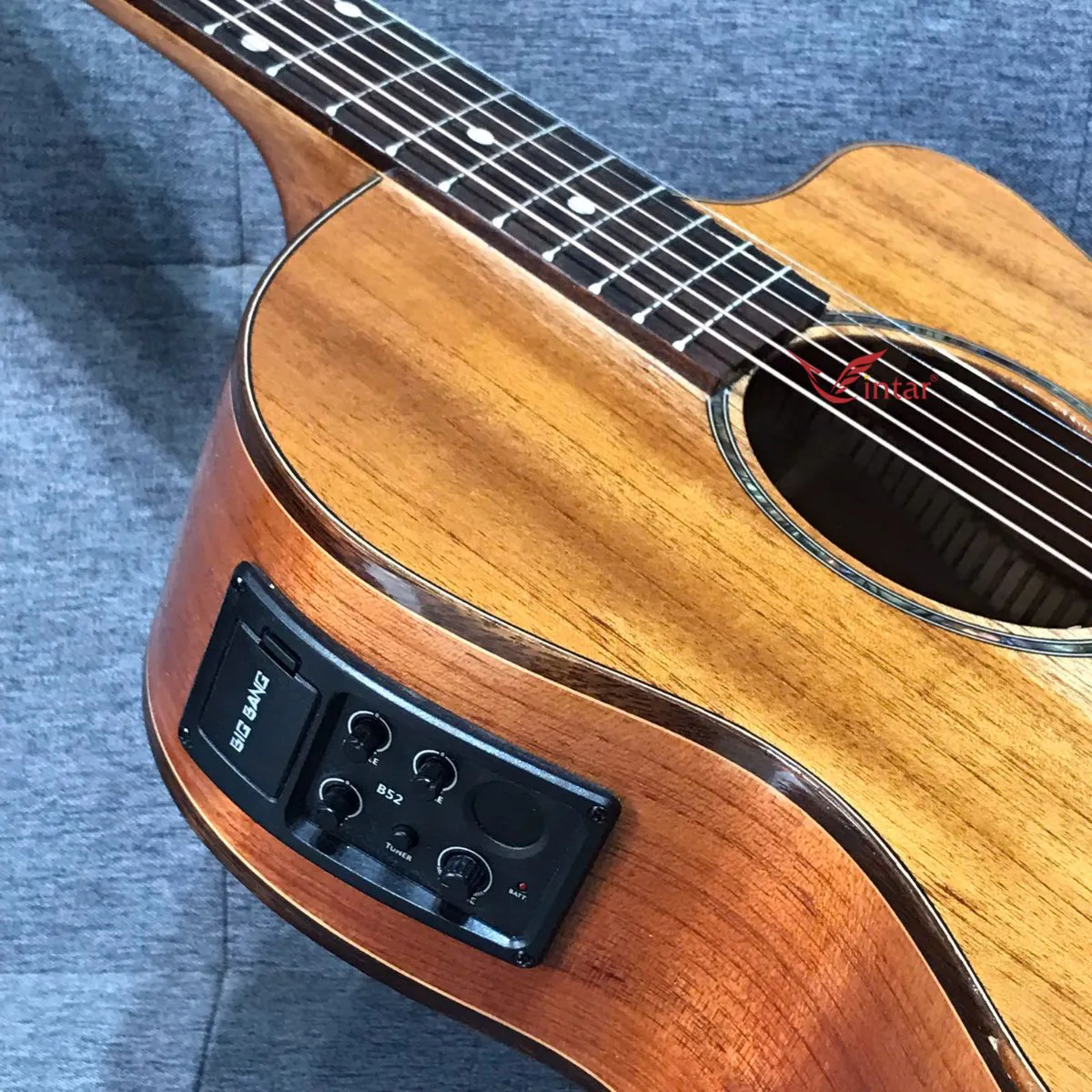 A2V EQ B52 - ĐÀN GUITAR GỖ HỒNG ĐÀO CÓ BAVEL GẮN EQ BIGBANG B52