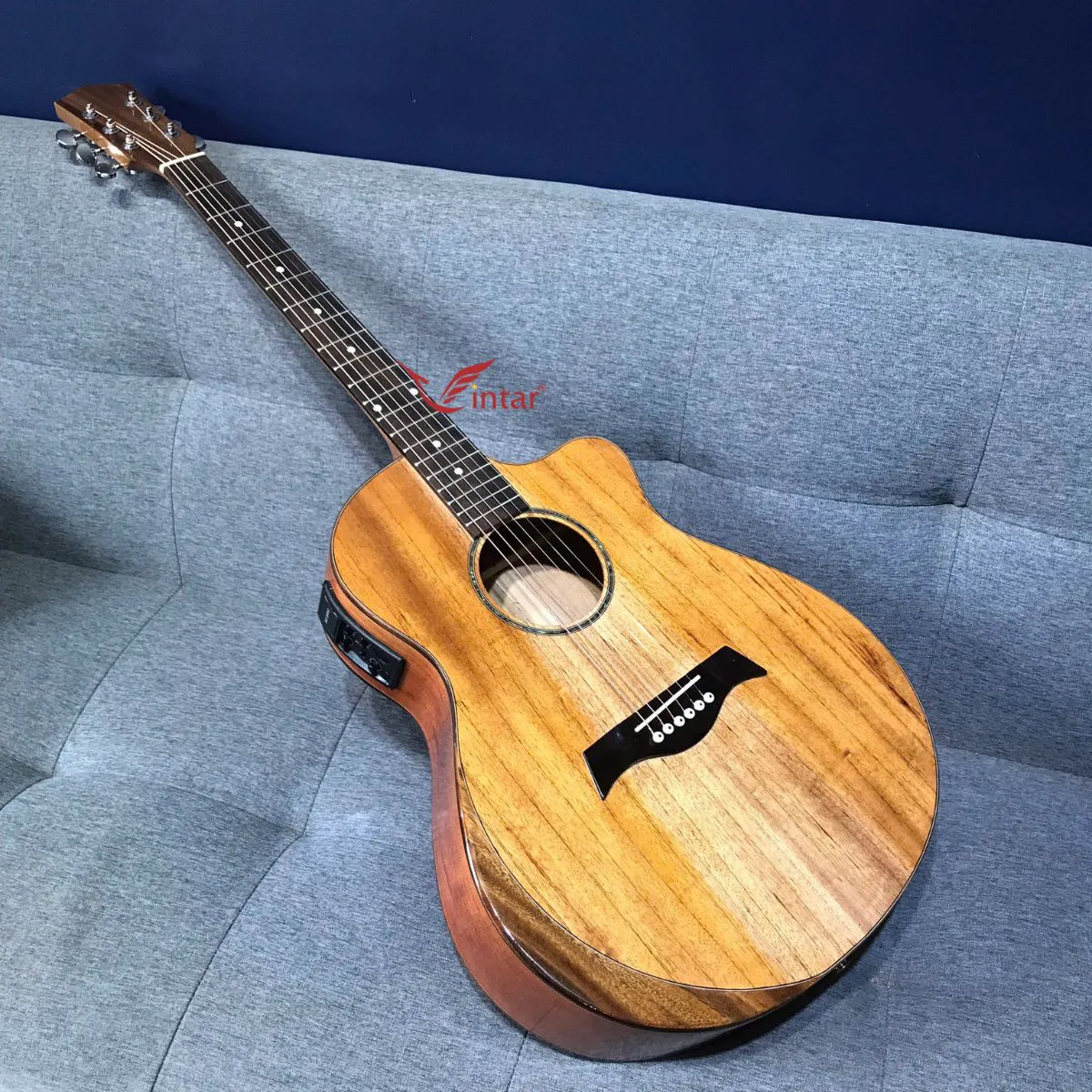 A2V EQ B52 - ĐÀN GUITAR GỖ HỒNG ĐÀO CÓ BAVEL GẮN EQ BIGBANG B52