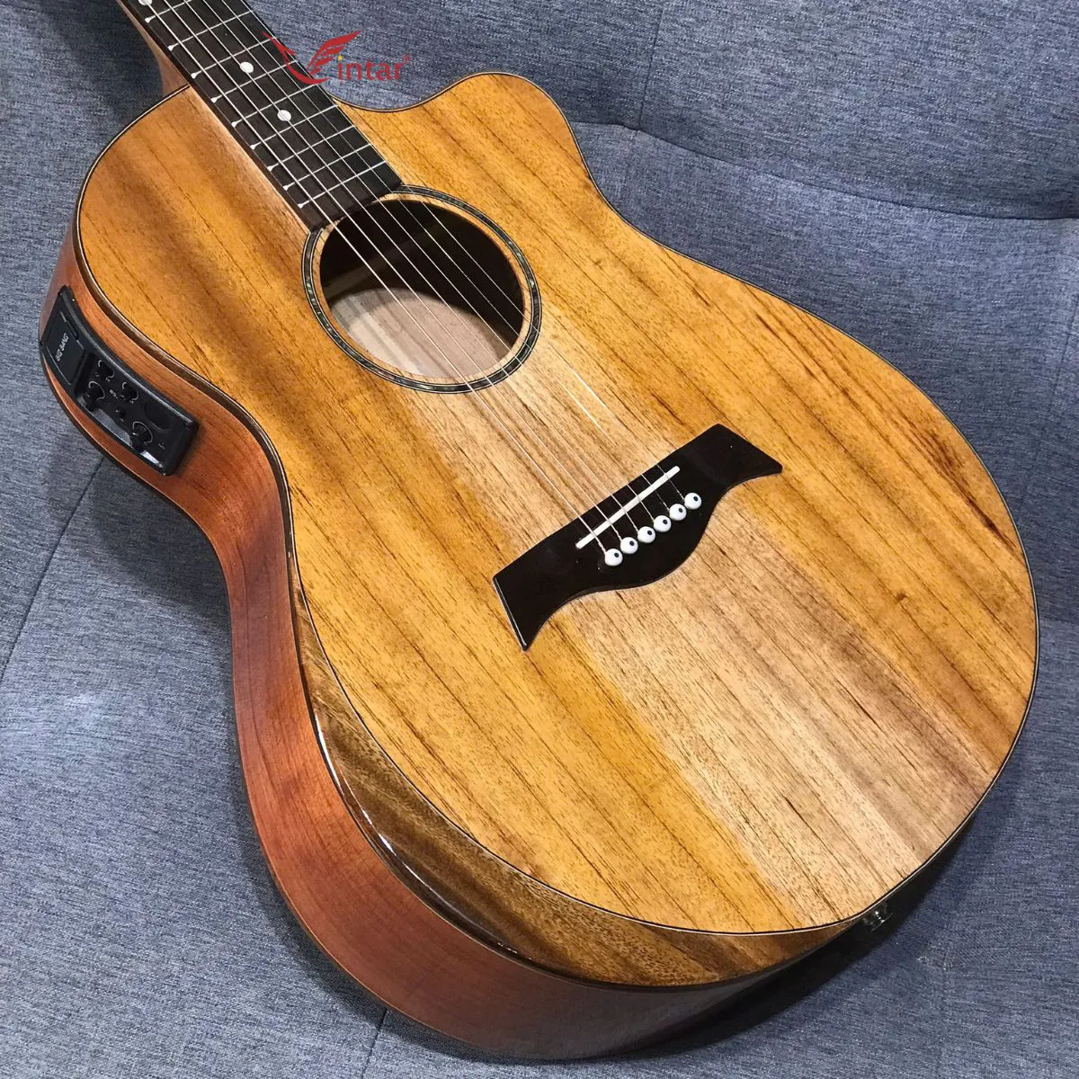 A2V EQ B52 - ĐÀN GUITAR GỖ HỒNG ĐÀO CÓ BAVEL GẮN EQ BIGBANG B52