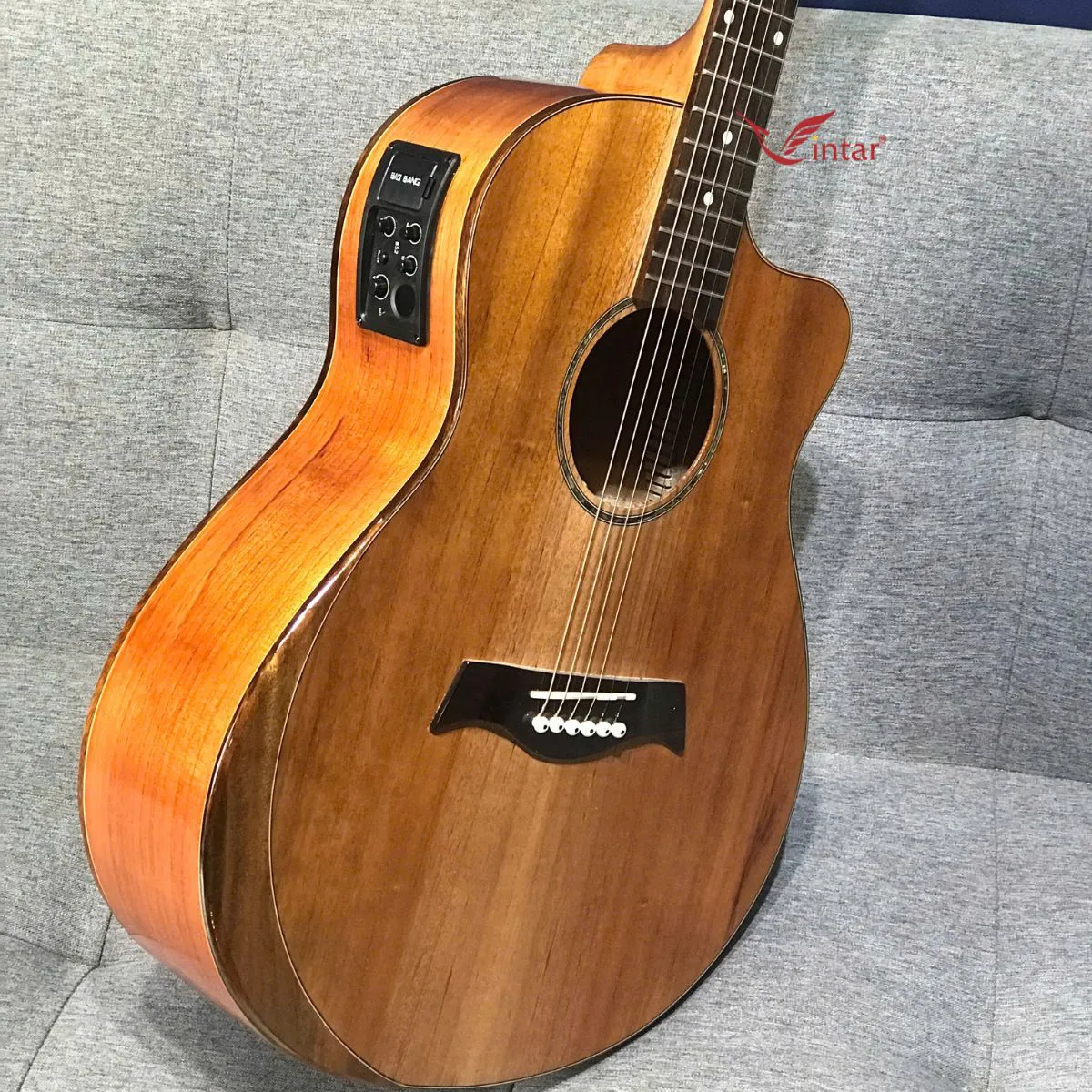 A2V EQ B52 - ĐÀN GUITAR GỖ HỒNG ĐÀO CÓ BAVEL GẮN EQ BIGBANG B52