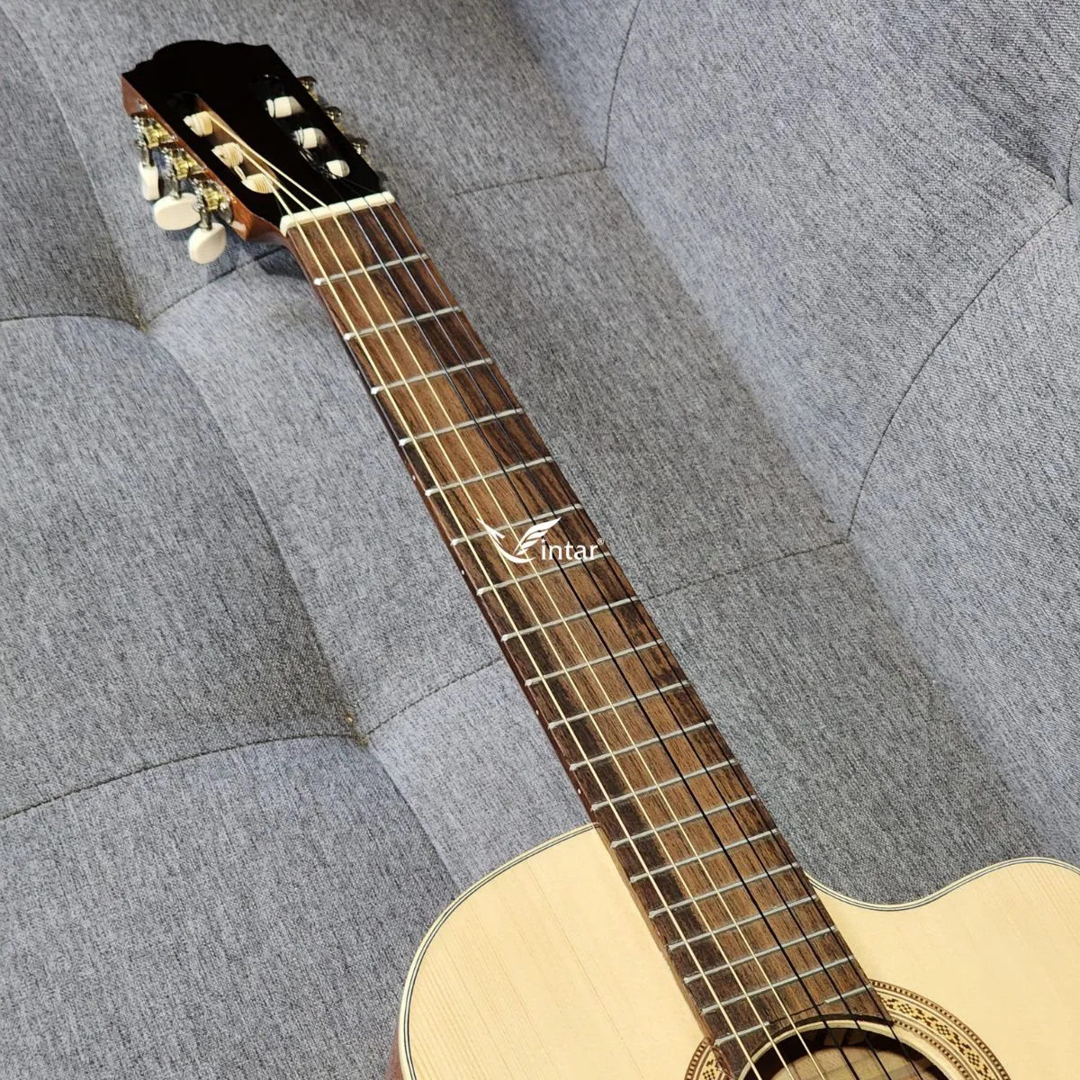 C2K - ĐÀN GUITAR CLASSIC GỖ HỒNG ĐÀO NGUYÊN TẤM DÁNG KHUYẾT