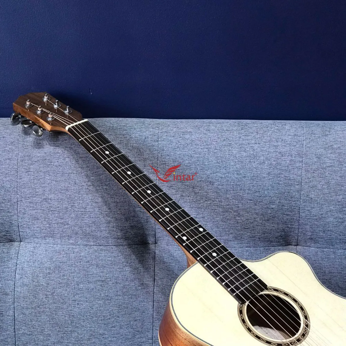 A2MIN GUITAR GỖ HỒNG ĐÀO MINI 3/4 DÁNG KHUYẾT