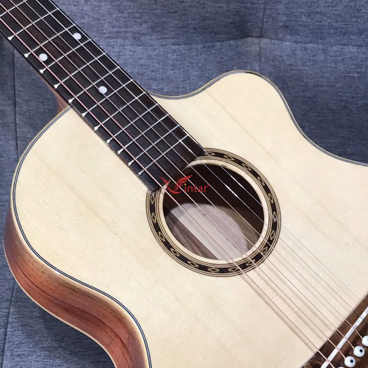 A2MIN GUITAR GỖ HỒNG ĐÀO MINI 3/4 DÁNG KHUYẾT