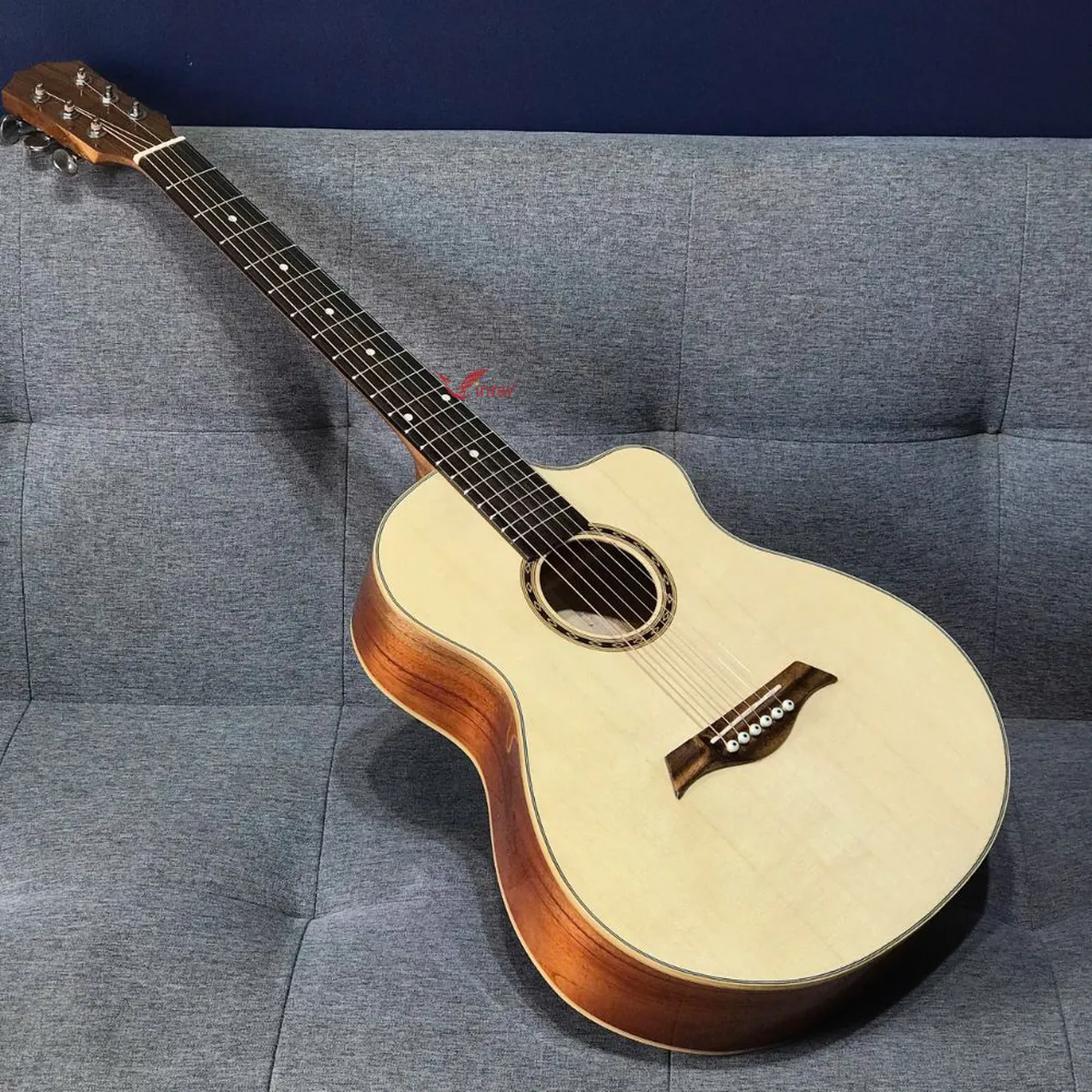 A2MIN GUITAR GỖ HỒNG ĐÀO MINI 3/4 DÁNG KHUYẾT