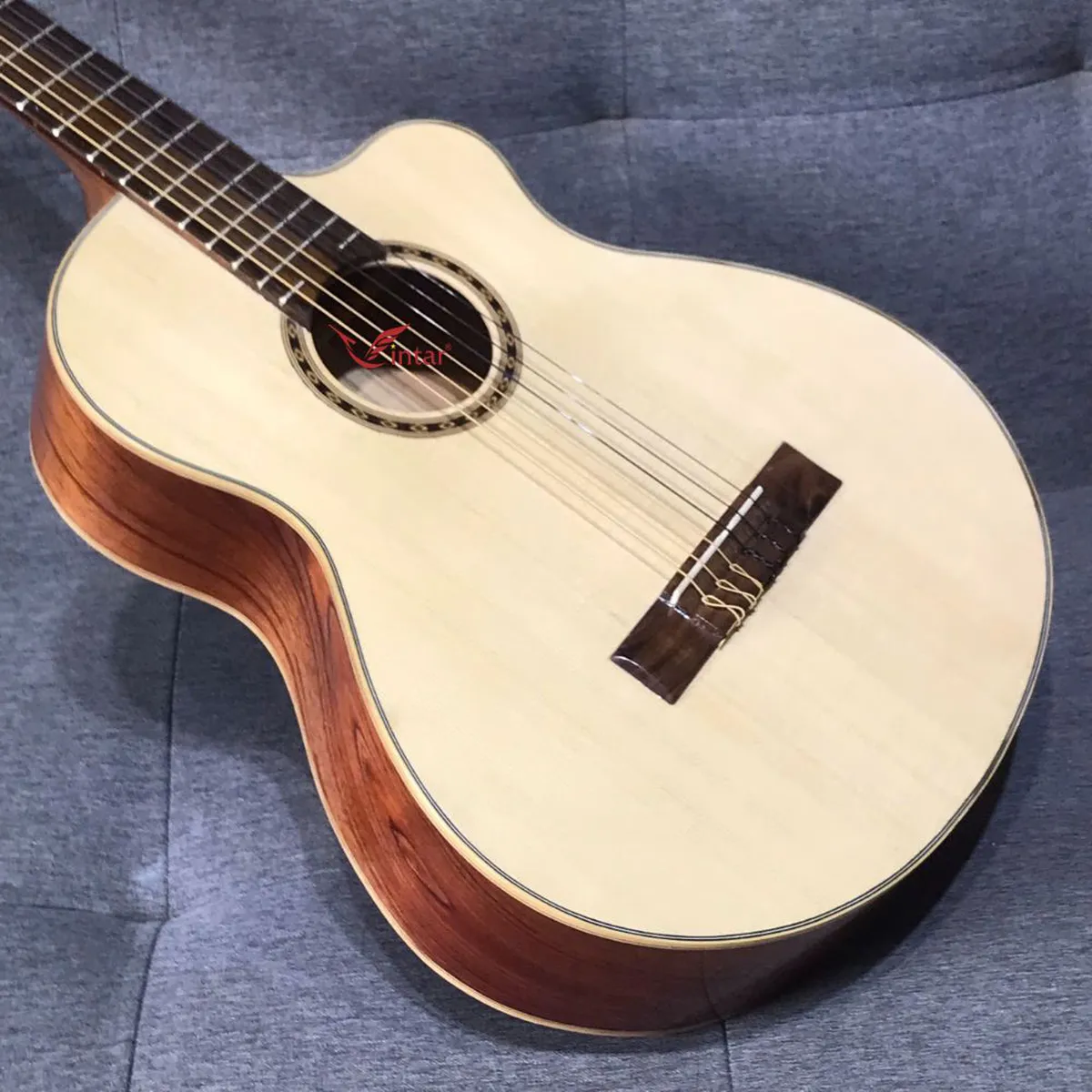 C2MIN GUITAR CLASSIC MINI 3/4 GỖ HỒNG ĐÀO DÁNG KHUYẾT