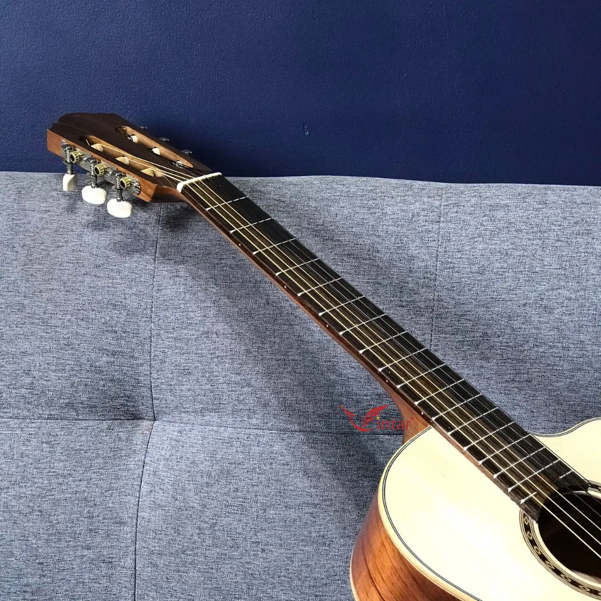 C2MIN GUITAR CLASSIC MINI 3/4 GỖ HỒNG ĐÀO DÁNG KHUYẾT