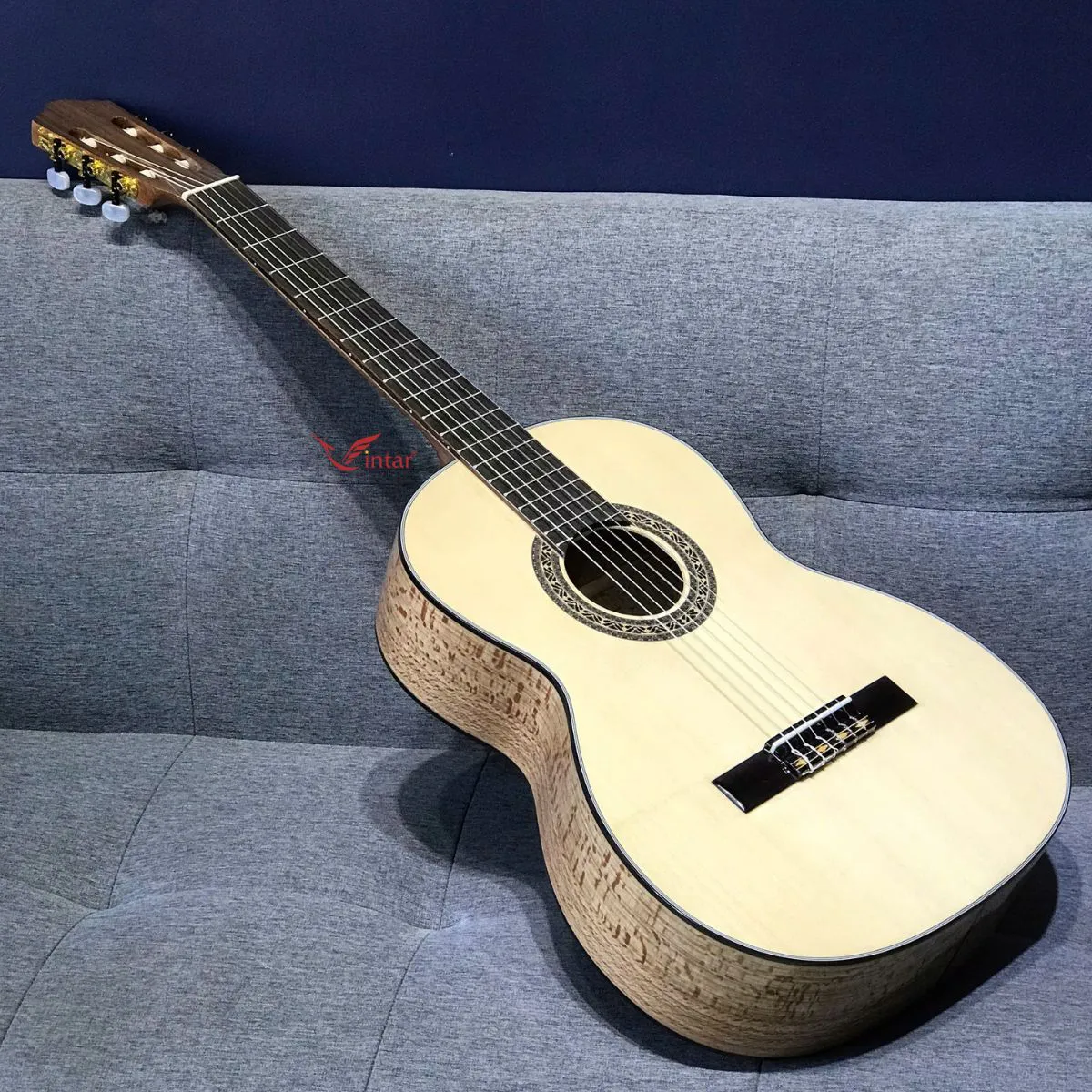 C6T - ĐÀN GUITAR CLASSIC GỖ SỒI PHÁP CAO CẤP DÁNG TRÒN CỔ ĐIỂN