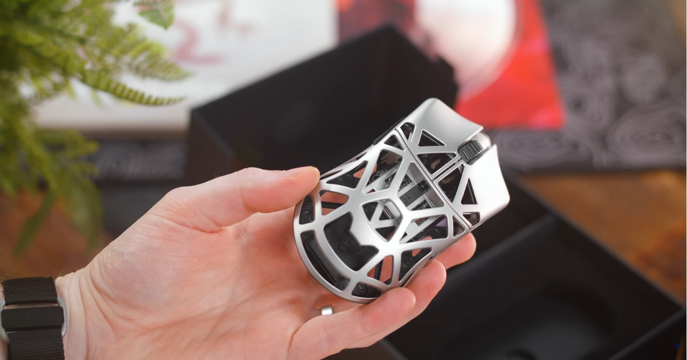 danh gia chuot gaming wlmouse beast x thiet ke cam nam