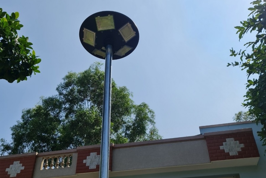 den-nang-luong-mat-troi-pho-bien-tai-ninh-thuan-den-ufo