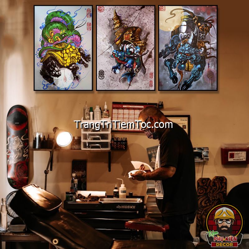 Không gian trang trí tranh treo tường tiệm xăm hướng tới sự hiện đại, trẻ trung Không gian trang trí tranh treo tường tiệm xăm hướng tới sự hiện đại, trẻ trung