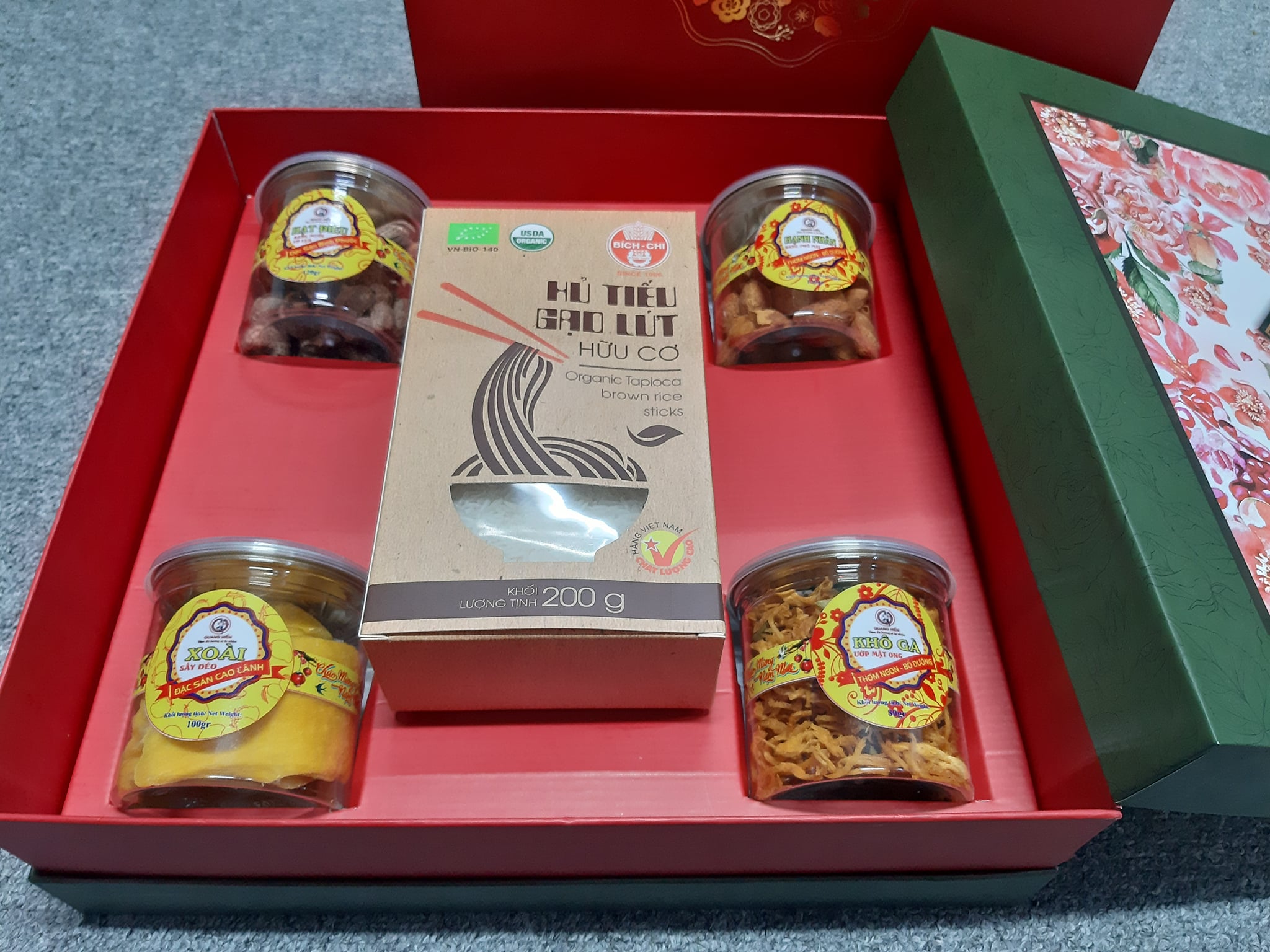 giỏ quà xuân sum vầy