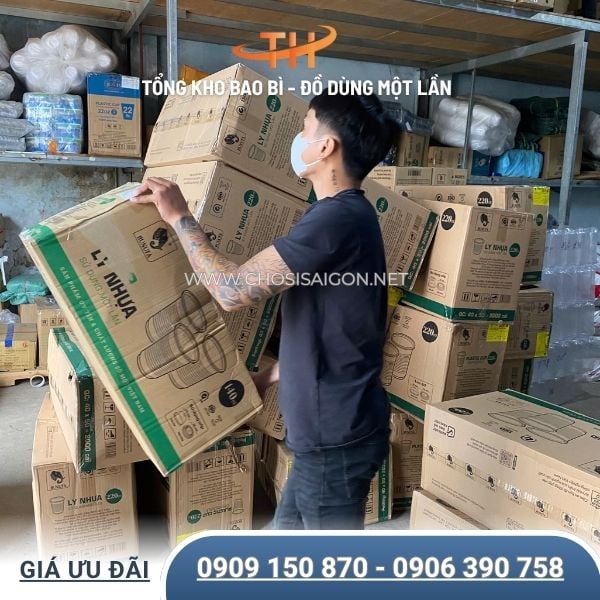 Giao sỉ ly nhựa sẵn kho tại TP.HCM
