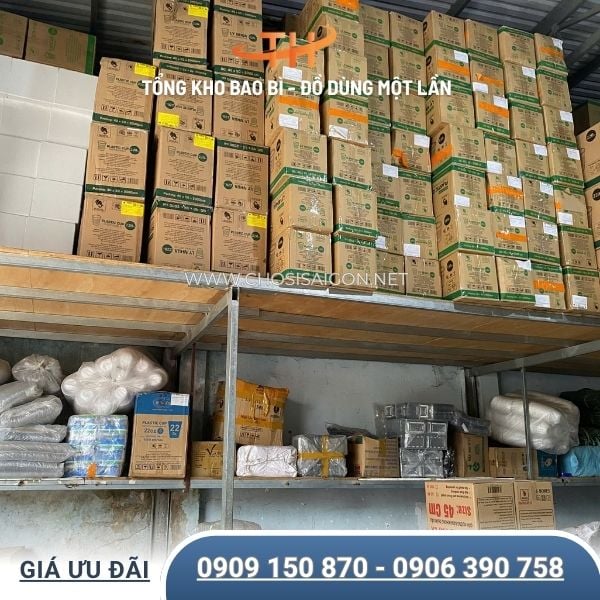 Số lượng lớn ly nhựa đa dạng dung tích