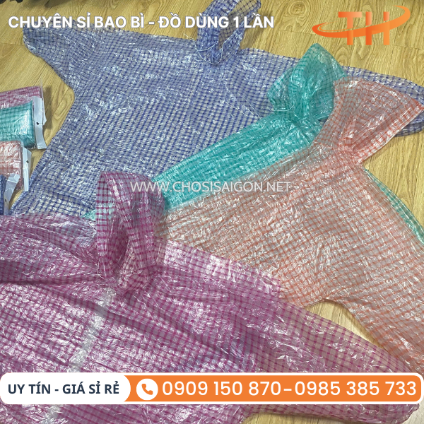 Áo mưa nilon mặc 1 lần gọn nhẹ, tiện lợi
