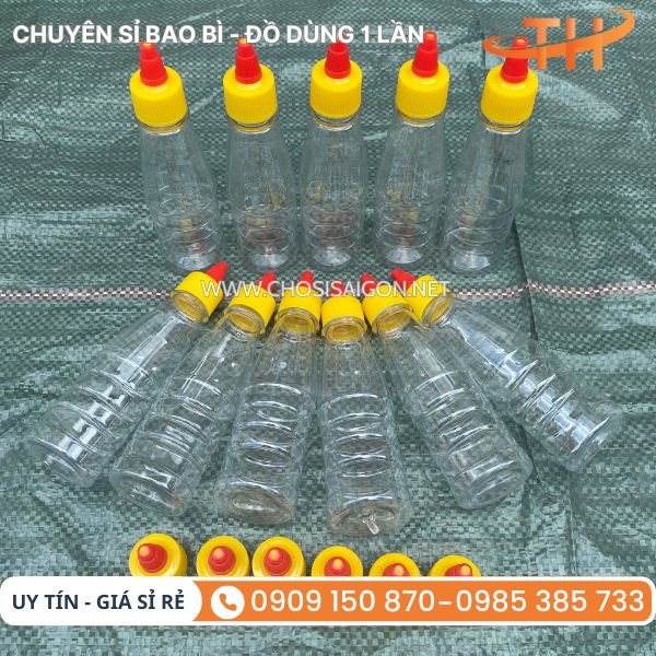 Chai nhựa đựng tương viền sọc nắp nhọn tiện lợi