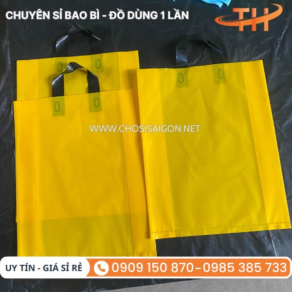 Túi PE ép quai dày dặn, khó bung rách