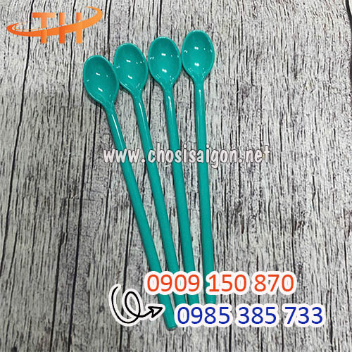 Muỗng nhựa cứng màu xanh biển giá sỉ rẻ