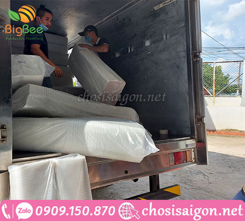 Hoạt động giao hộp xốp