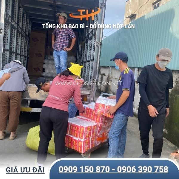 Lên hàng giấy rút cho các quán ăn, cửa hàng