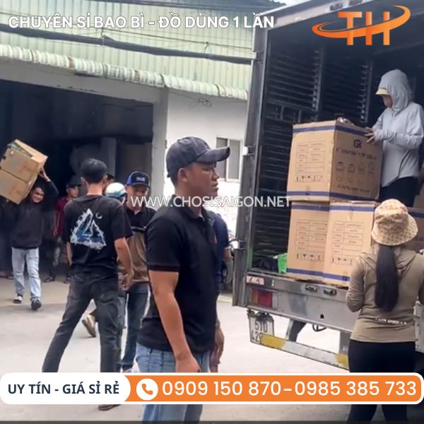 Giao sỉ ly nhựa tại công ty Thu Hồng