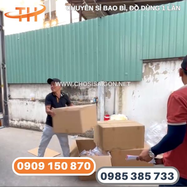 Giao 20 thùng hũ nhựa PET tận nơi