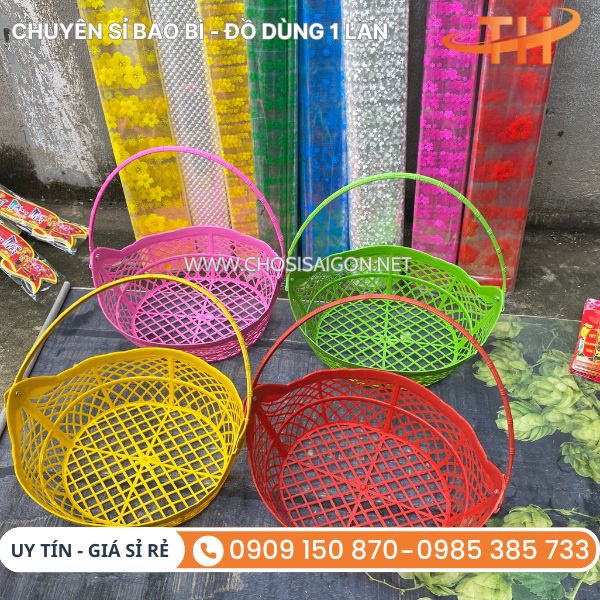 Giỏ nhựa đựng quà đủ màu