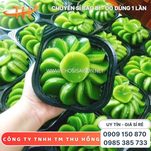 Hộp nhựa đen vuông HT12 đựng bánh dùng 1 lần