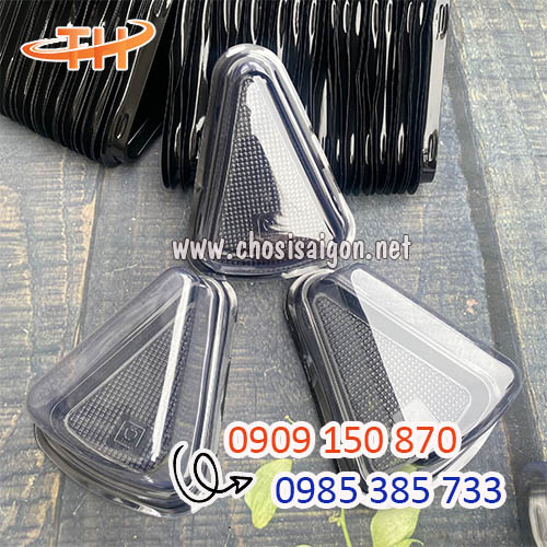 Hộp nhựa hình tam giác đế đen nắp pet đựng bánh sỉ rẻ