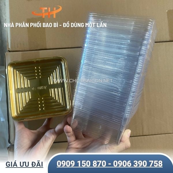 Hộp nhựa vuông nhỏ đế vàng đựng bánh trung thu