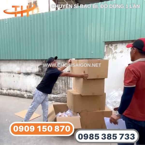 Hũ nhựa PET giao 20 thùng cho đại lý đóng gói