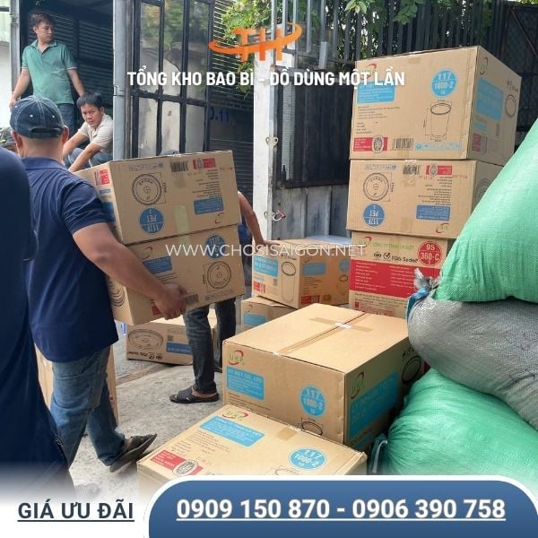 Kho ly nhựa số lượng lớn tại miền Nam