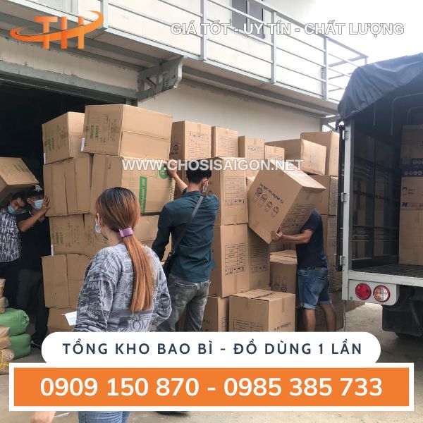 Ly nhựa số lượng lớn tại kho Thu Hồng