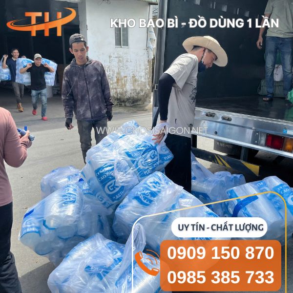 Ly nhựa số lượng lớn tại kho Thu Hồng