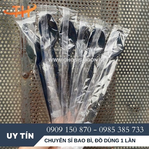 Muỗng nhựa 20cm đen bọc màng cao cấp giá rẻ