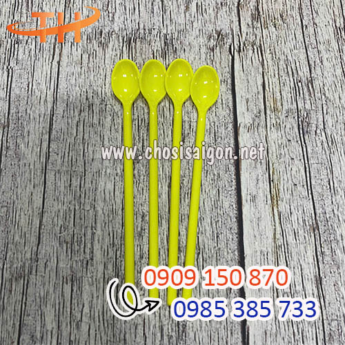 Muỗng nhựa cứng màu vàng giá tốt