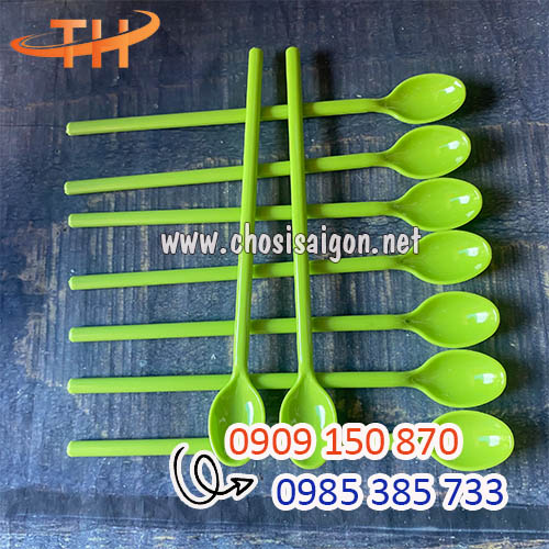 Muỗng nhựa cứng màu xanh lá sỉ rẻ HCM