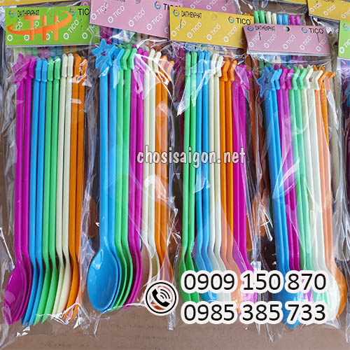 Muỗng nhựa cứng sinh tố giá sỉ ưu đãi